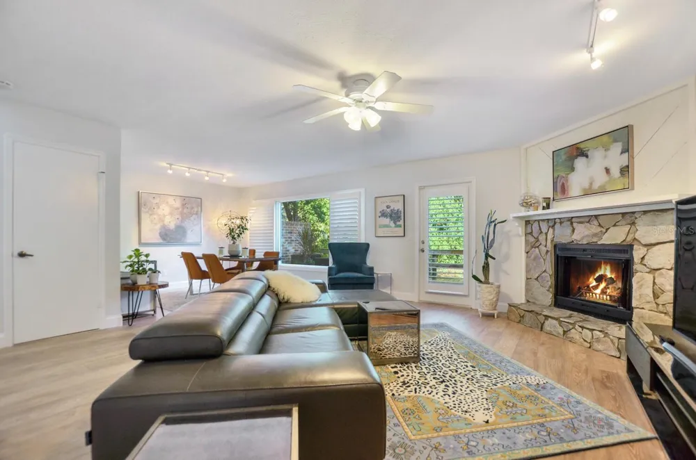 2927 W GANDY BOULEVARD Tampa, FL 33611