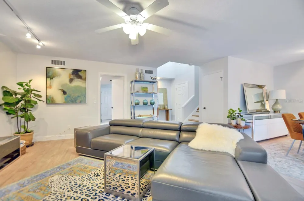 2927 W GANDY BOULEVARD Tampa, FL 33611