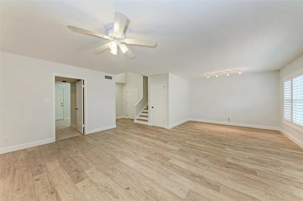 2927 W GANDY BOULEVARD Tampa, FL 33611