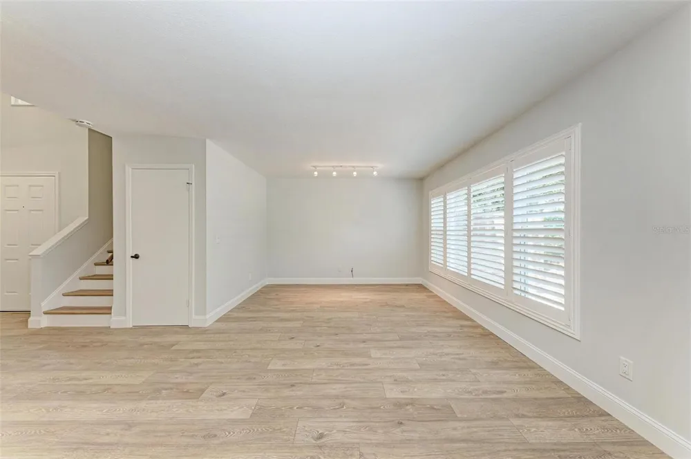 2927 W GANDY BOULEVARD Tampa, FL 33611