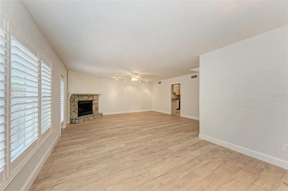 2927 W GANDY BOULEVARD Tampa, FL 33611