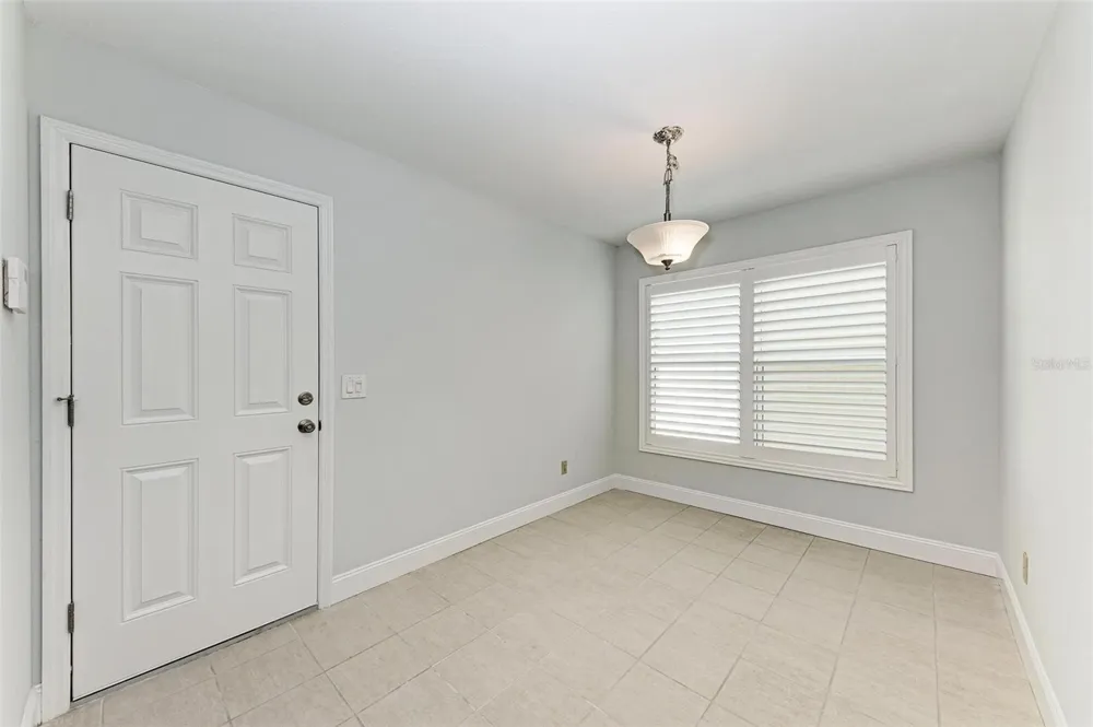 2927 W GANDY BOULEVARD Tampa, FL 33611