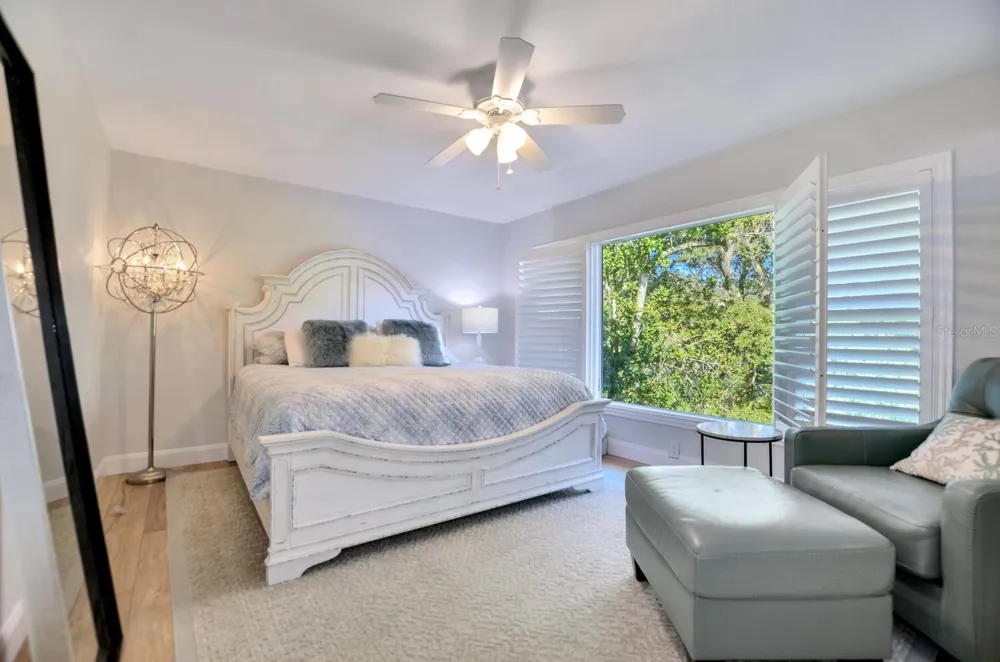 2927 W GANDY BOULEVARD Tampa, FL 33611