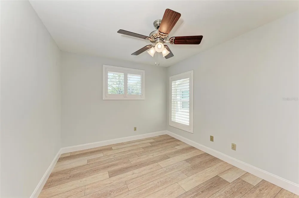 2927 W GANDY BOULEVARD Tampa, FL 33611