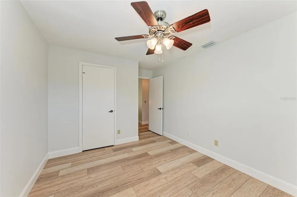 2927 W GANDY BOULEVARD Tampa, FL 33611