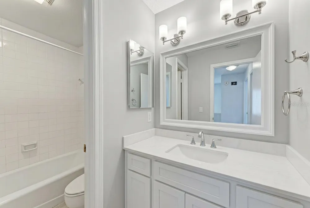 2927 W GANDY BOULEVARD Tampa, FL 33611
