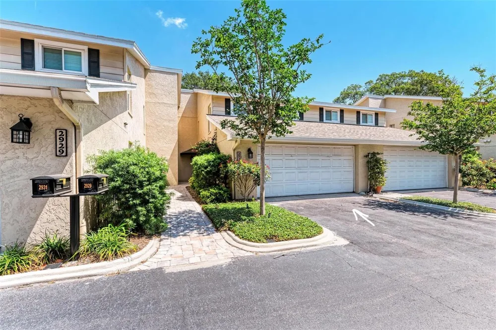 2927 W GANDY BOULEVARD Tampa, FL 33611