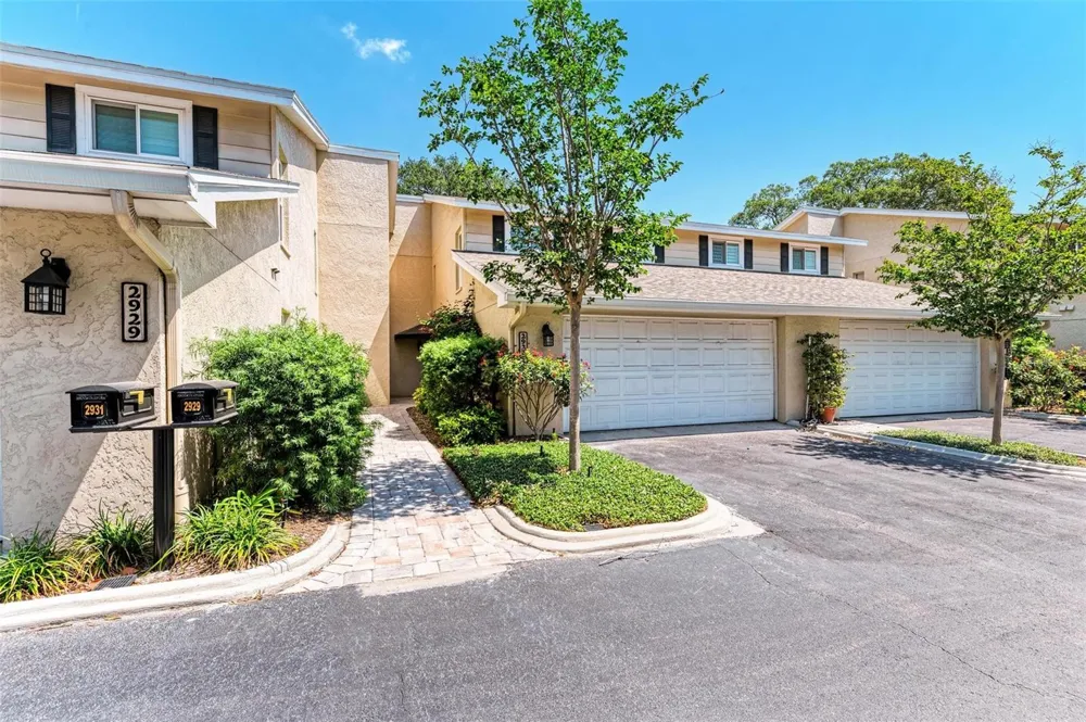 2927 W GANDY BOULEVARD Tampa, FL 33611