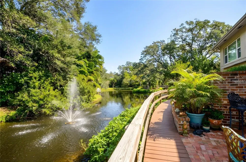 2927 W GANDY BOULEVARD Tampa, FL 33611