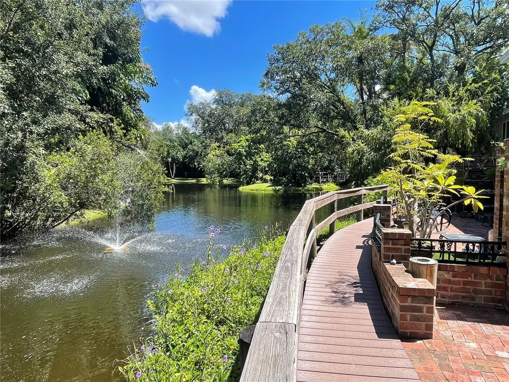 2927 W GANDY BOULEVARD Tampa, FL 33611