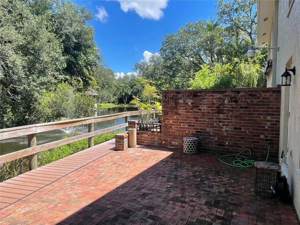 2927 W GANDY BOULEVARD Tampa, FL 33611