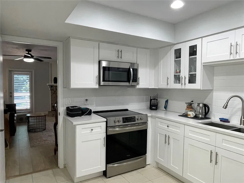 2927 W GANDY BOULEVARD Tampa, FL 33611