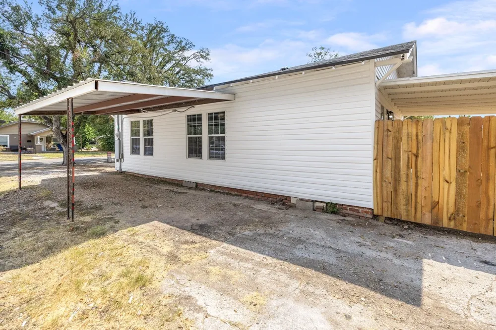 1307 Ave I Brownwood, TX 76801