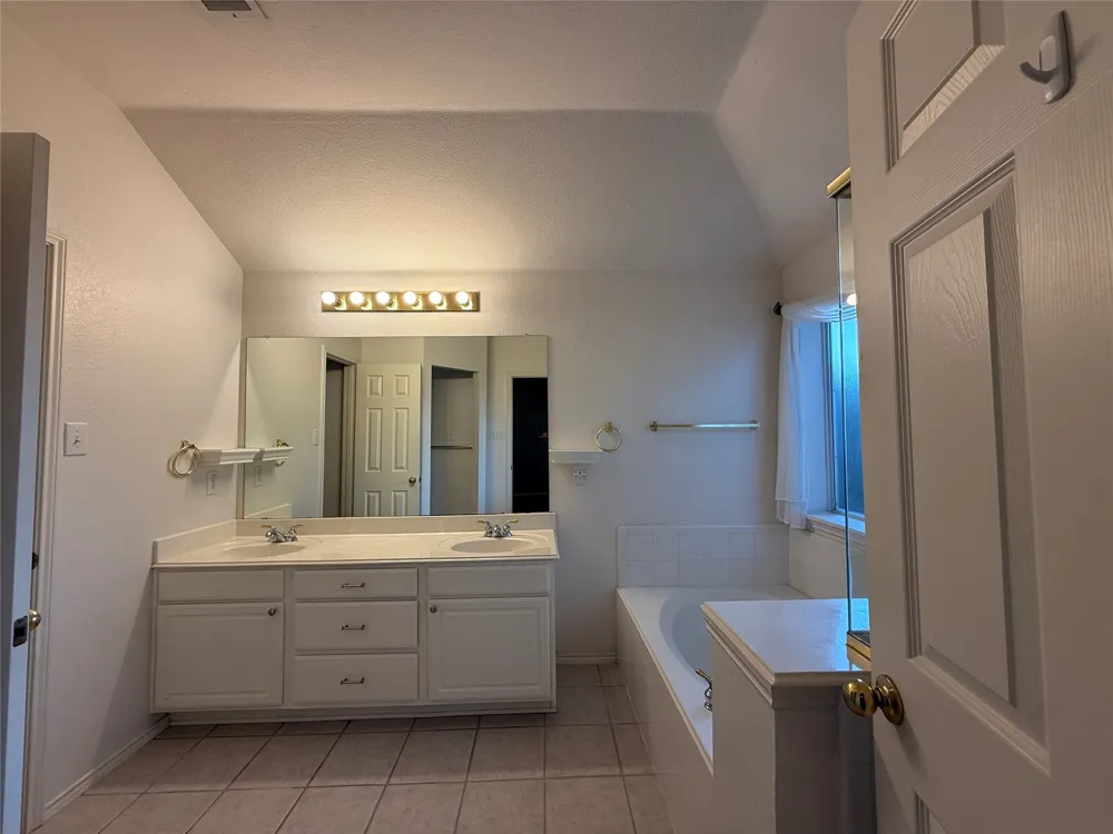 5016 San Jacinto Drive Haltom City, TX 76137
