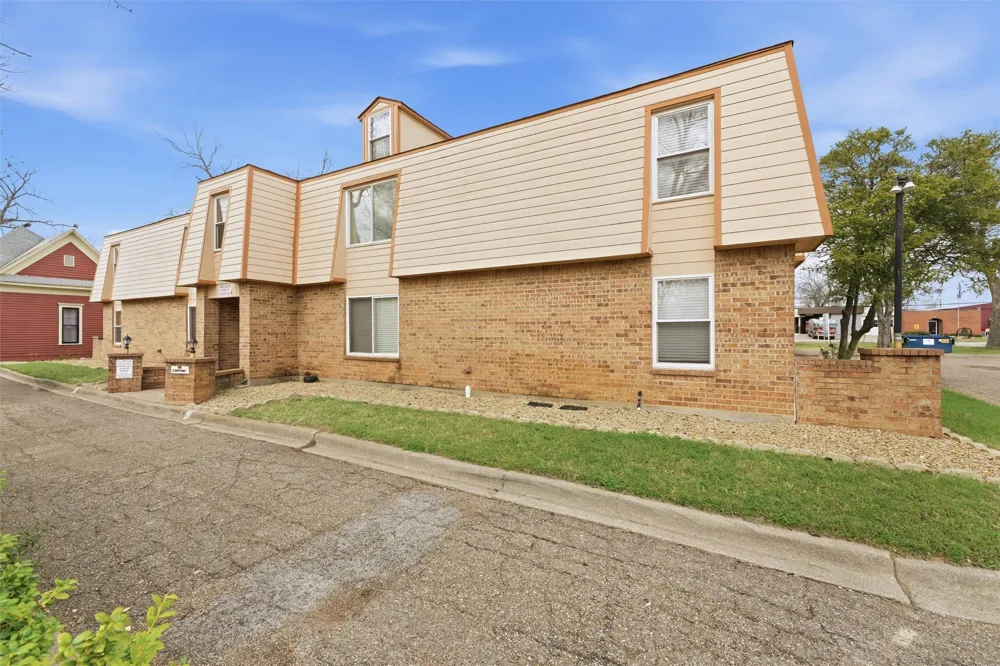 410 W Franklin Street #10 Waxahachie, TX 75165