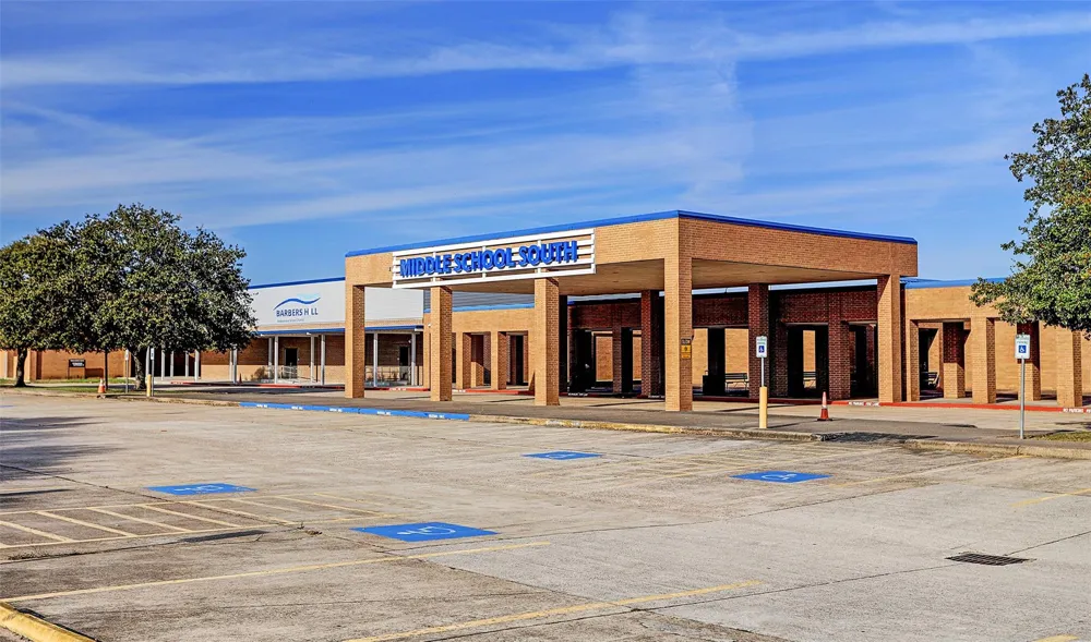 12114 St Augustine Drive Mont Belvieu, TX 77535