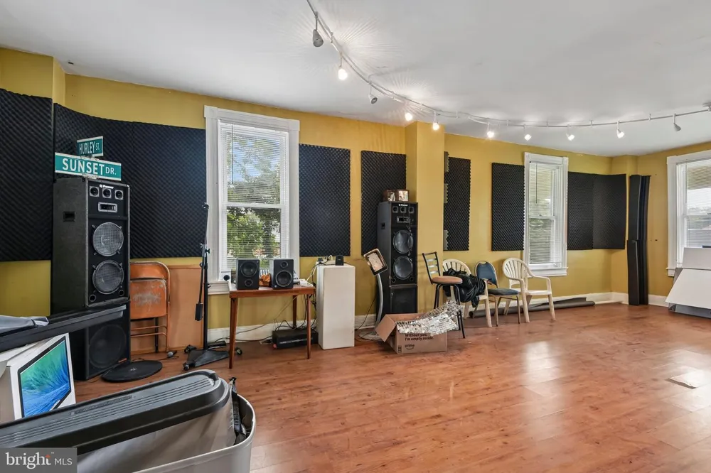 6500 WINDSOR MILL Baltimore, MD 21207