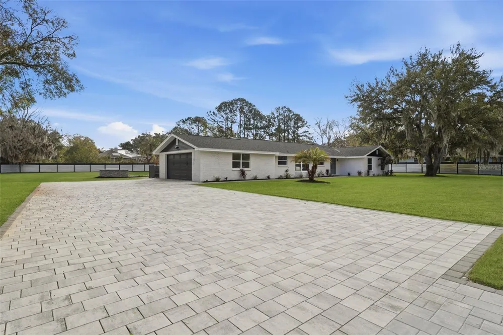 2338 MEADOWBROOK DRIVE Lutz, FL 33558