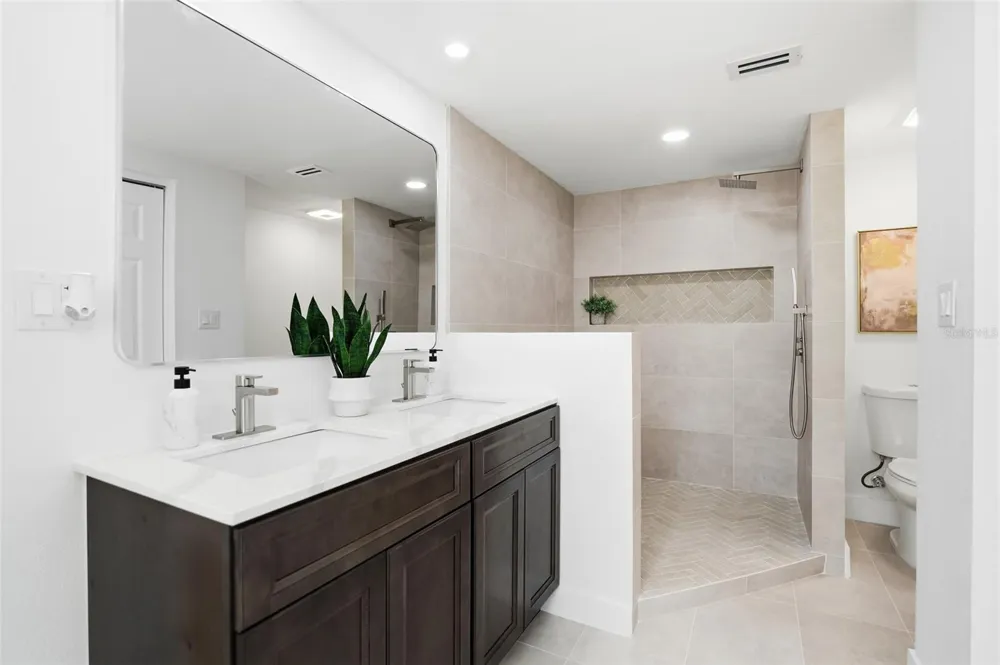 2338 MEADOWBROOK DRIVE Lutz, FL 33558