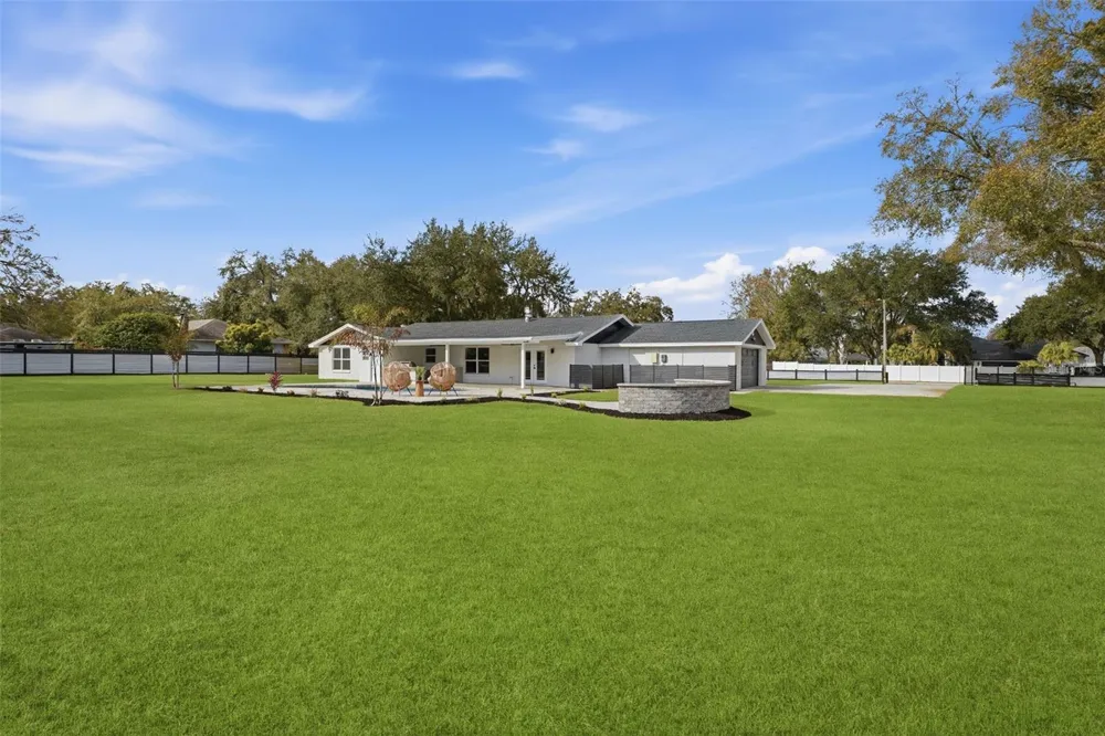 2338 MEADOWBROOK DRIVE Lutz, FL 33558