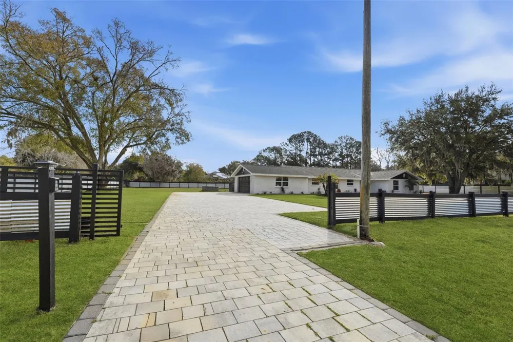 2338 MEADOWBROOK DRIVE Lutz, FL 33558