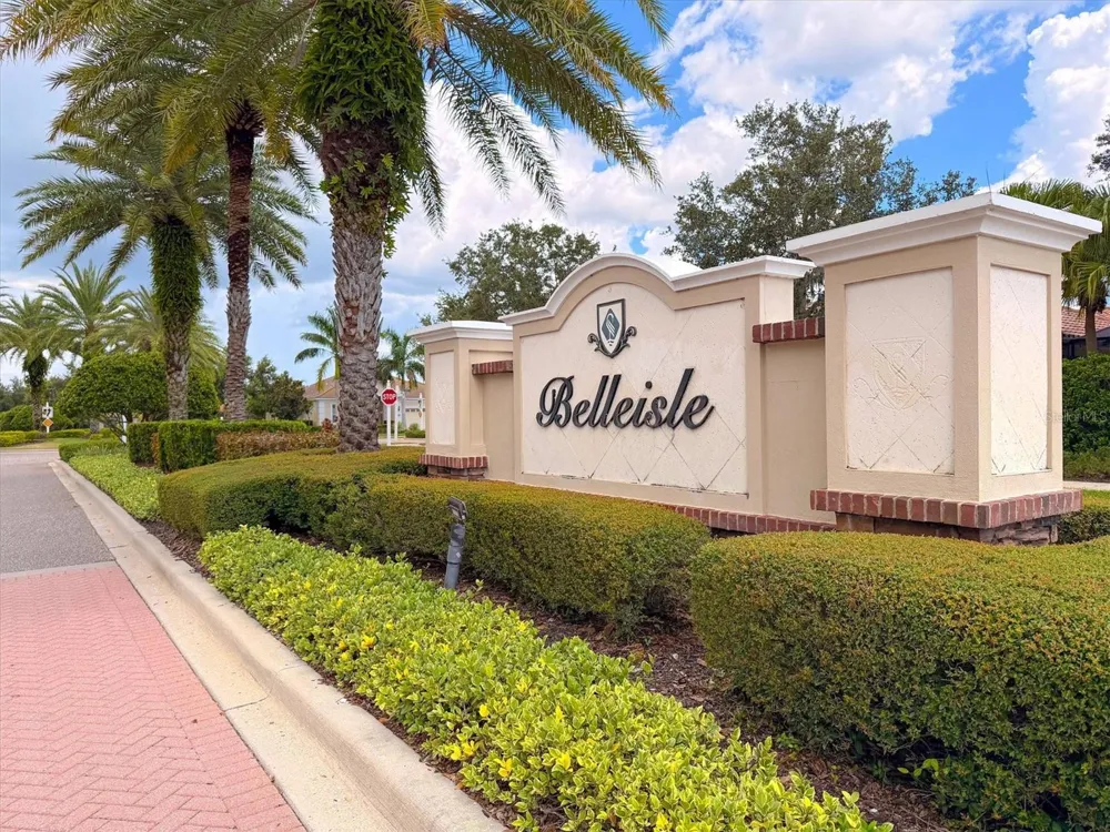 7118 WESTHILL COURT Bradenton, FL 34202