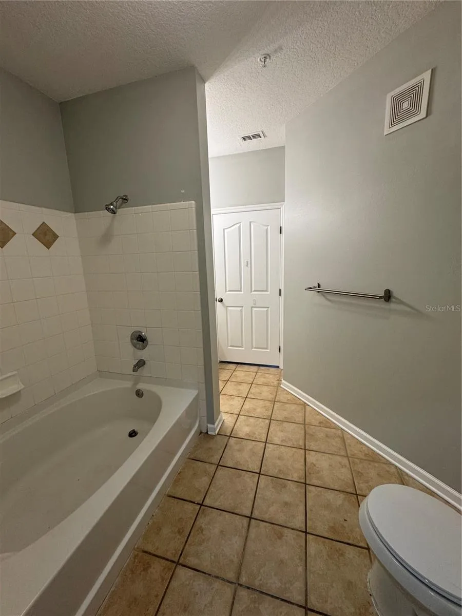 12831 MADISON POINTE CIRCLE #104 Orlando, FL 32821