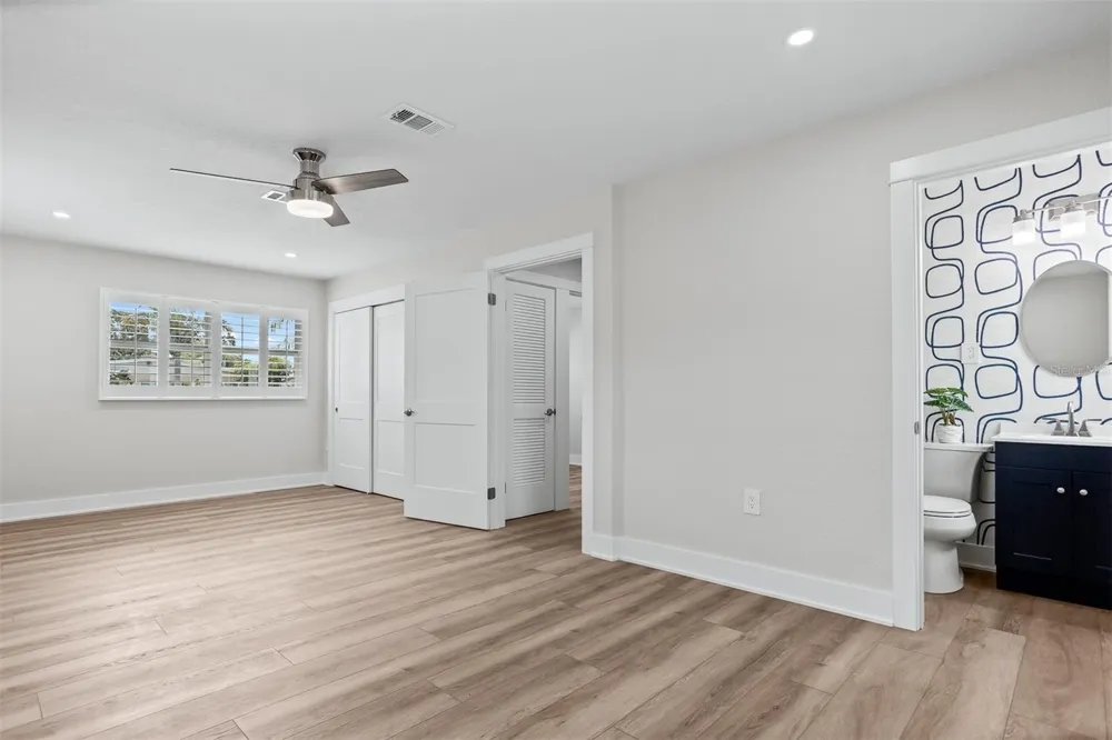 3332 70TH LANE St Petersburg, FL 33710