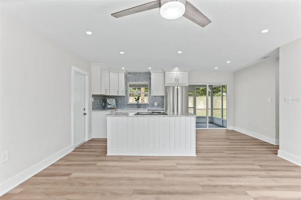 3332 70TH LANE St Petersburg, FL 33710