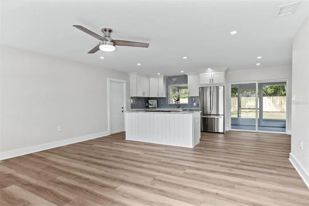3332 70TH LANE St Petersburg, FL 33710