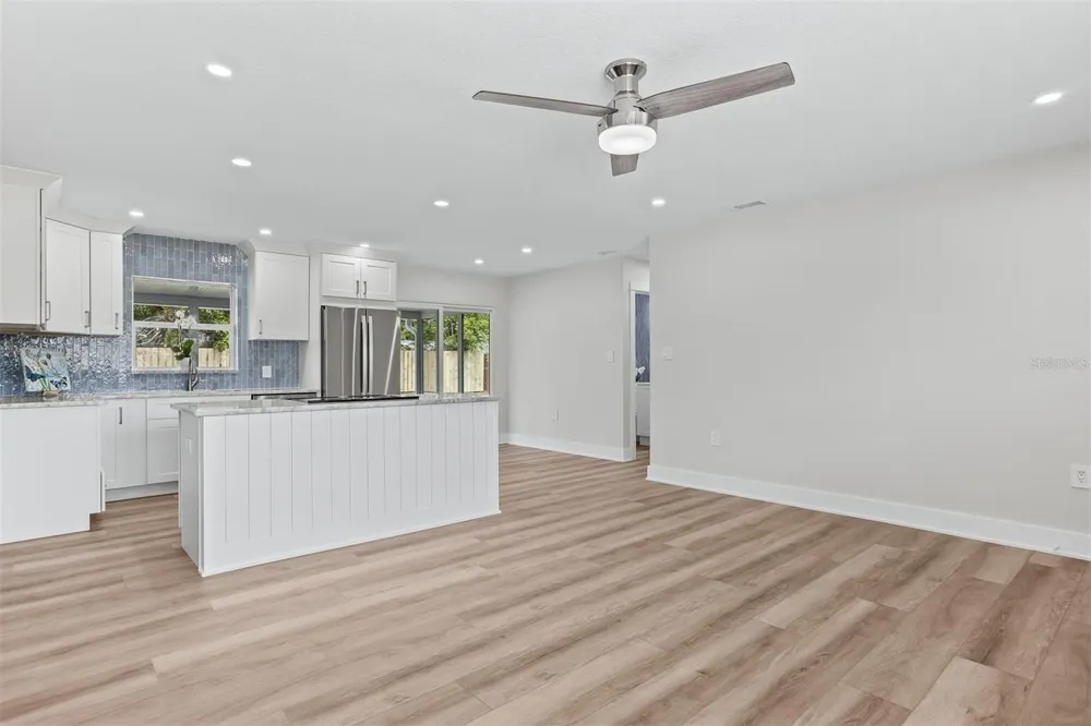 3332 70TH LANE St Petersburg, FL 33710