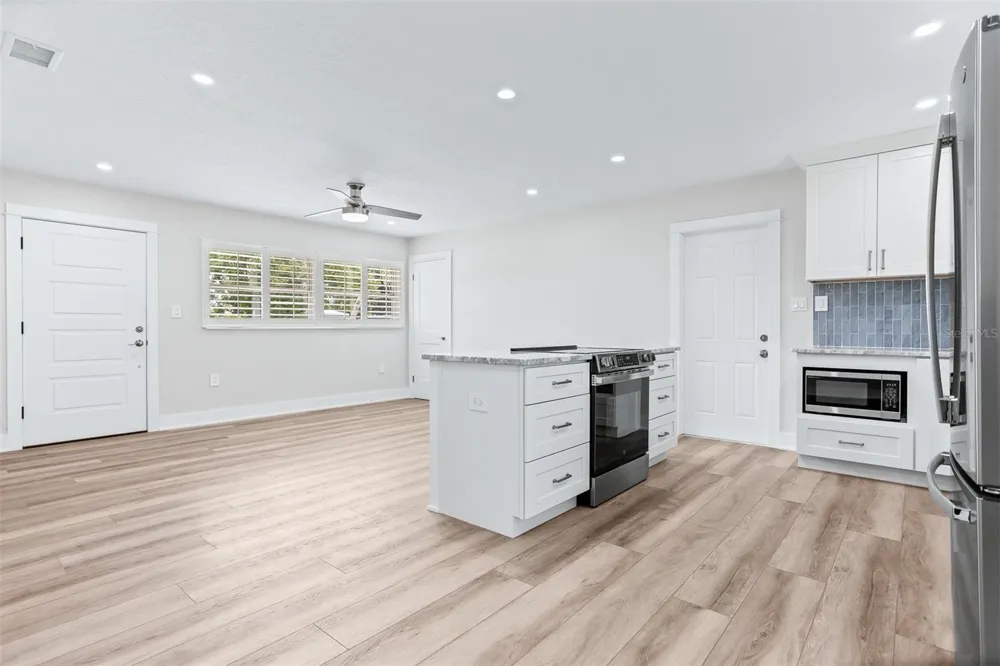 3332 70TH LANE St Petersburg, FL 33710
