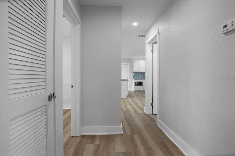 3332 70TH LANE St Petersburg, FL 33710
