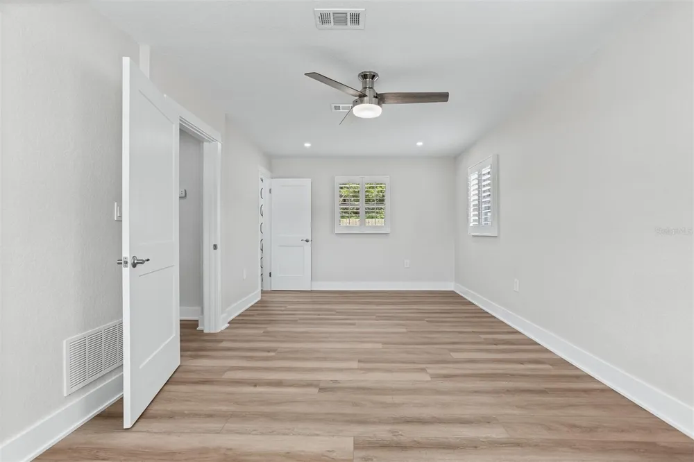 3332 70TH LANE St Petersburg, FL 33710