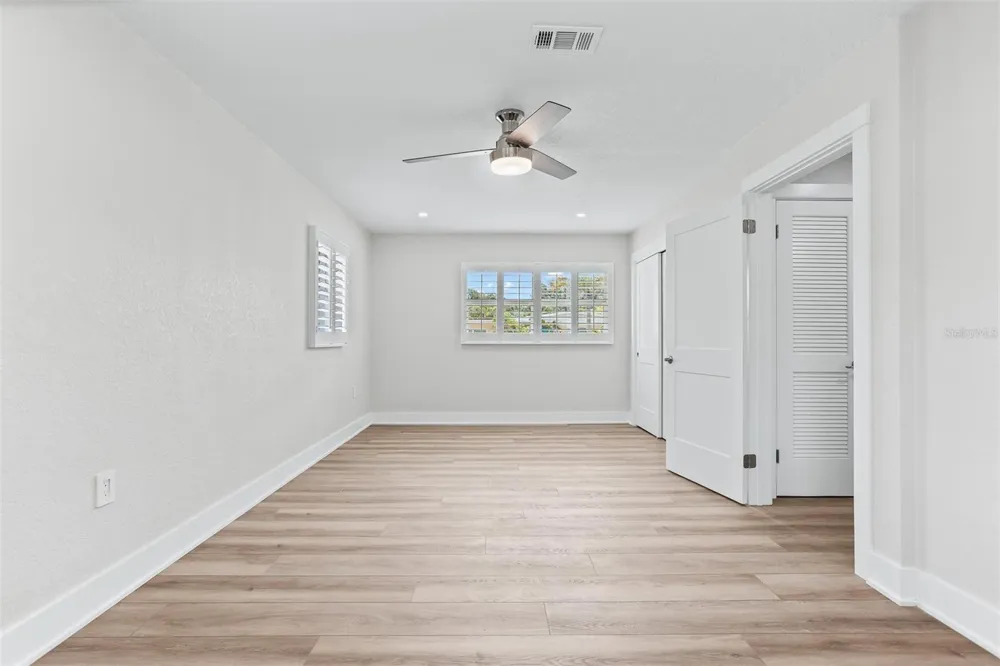 3332 70TH LANE St Petersburg, FL 33710