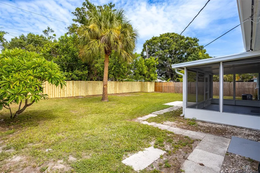 3332 70TH LANE St Petersburg, FL 33710