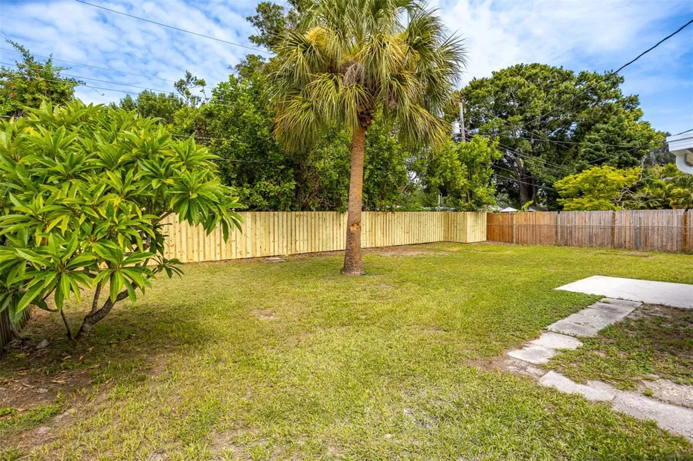 3332 70TH LANE St Petersburg, FL 33710