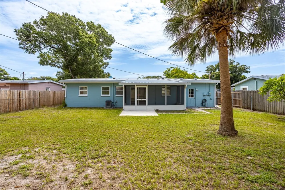 3332 70TH LANE St Petersburg, FL 33710