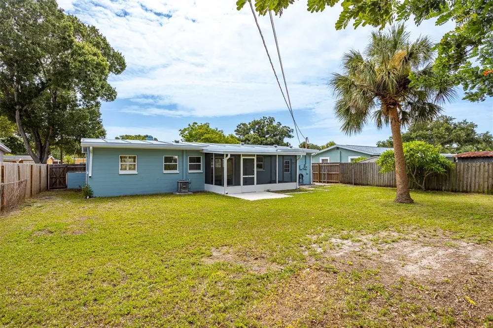 3332 70TH LANE St Petersburg, FL 33710