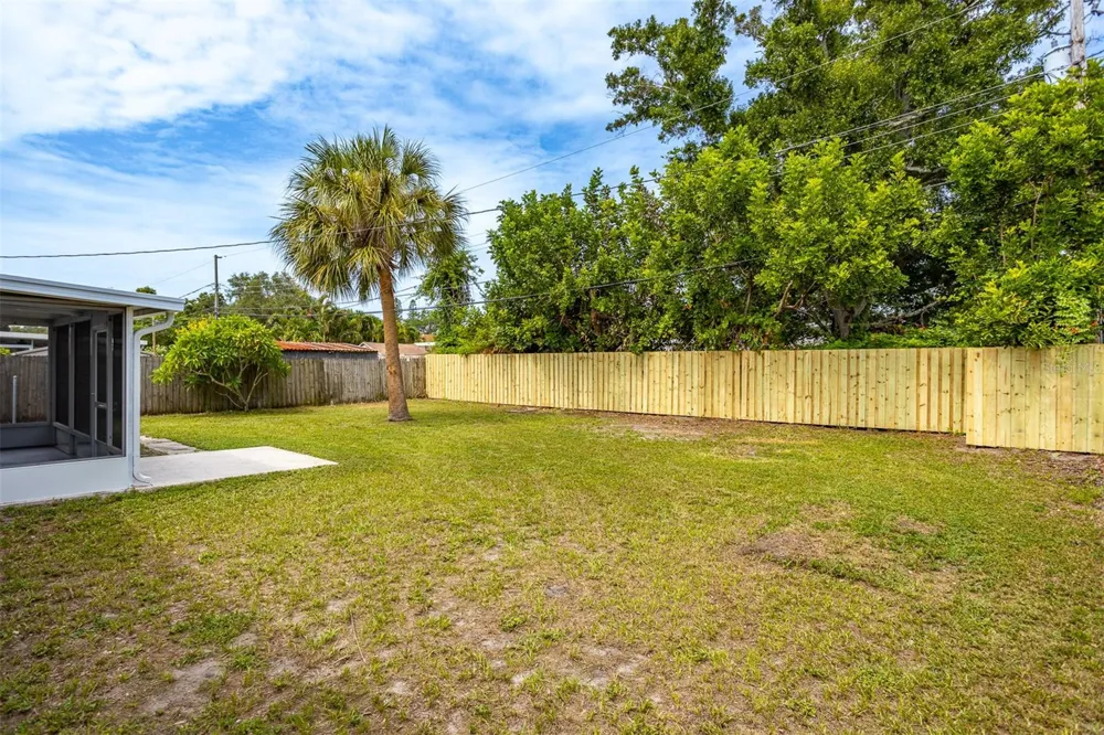 3332 70TH LANE St Petersburg, FL 33710