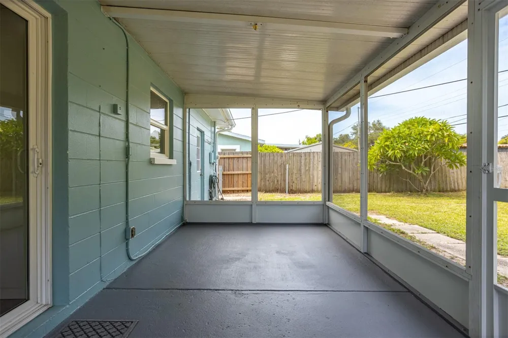 3332 70TH LANE St Petersburg, FL 33710