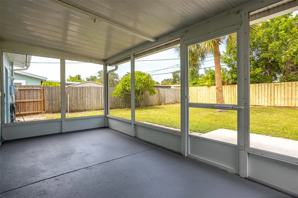 3332 70TH LANE St Petersburg, FL 33710