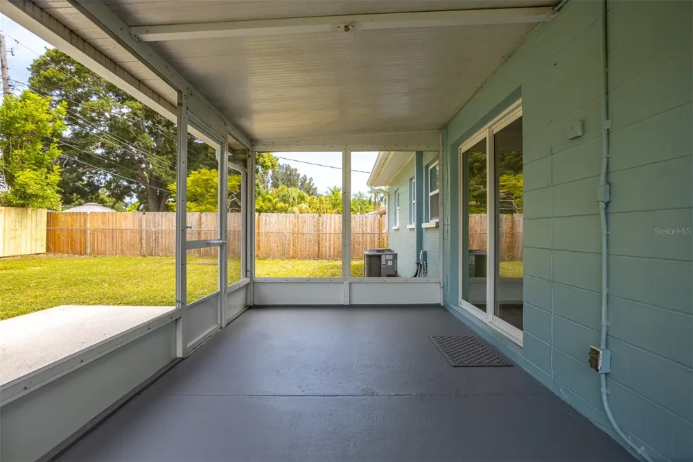 3332 70TH LANE St Petersburg, FL 33710