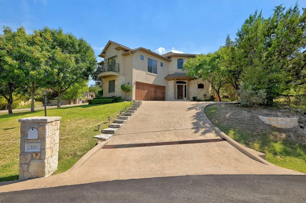 101 Cheerful Court Lakeway, TX 78734