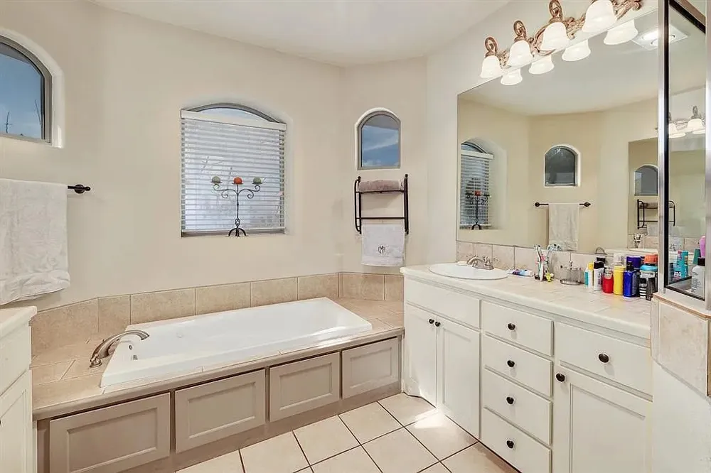 101 Cheerful Court Lakeway, TX 78734