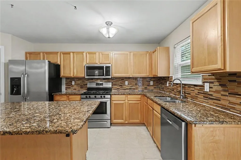 579 Ironstone Drive Fairburn, GA 30213