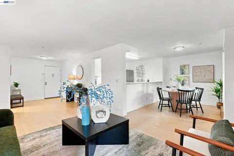 2901 Macarthur Blvd #103