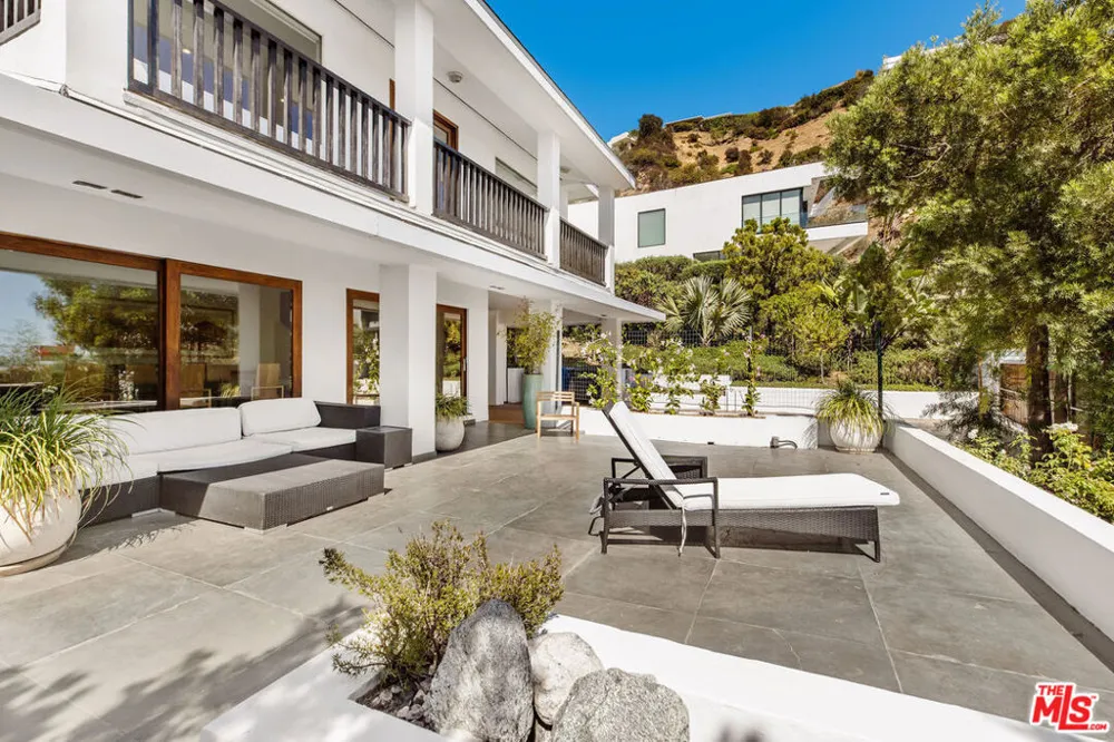9203 Robin Drive Los Angeles, CA 90069