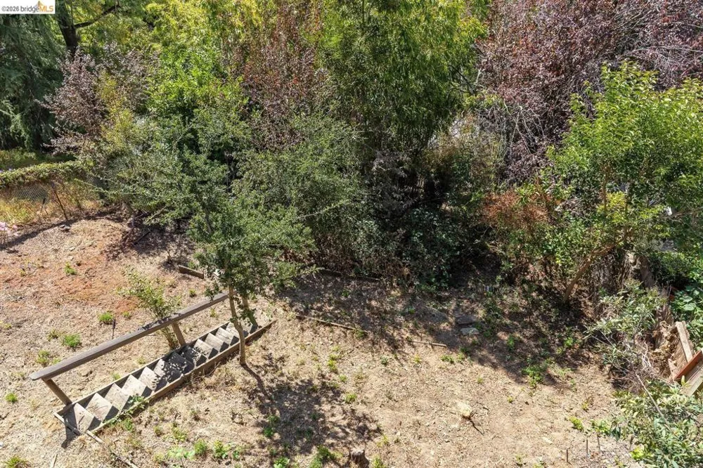 1999 Gaspar DR Oakland, CA 94611