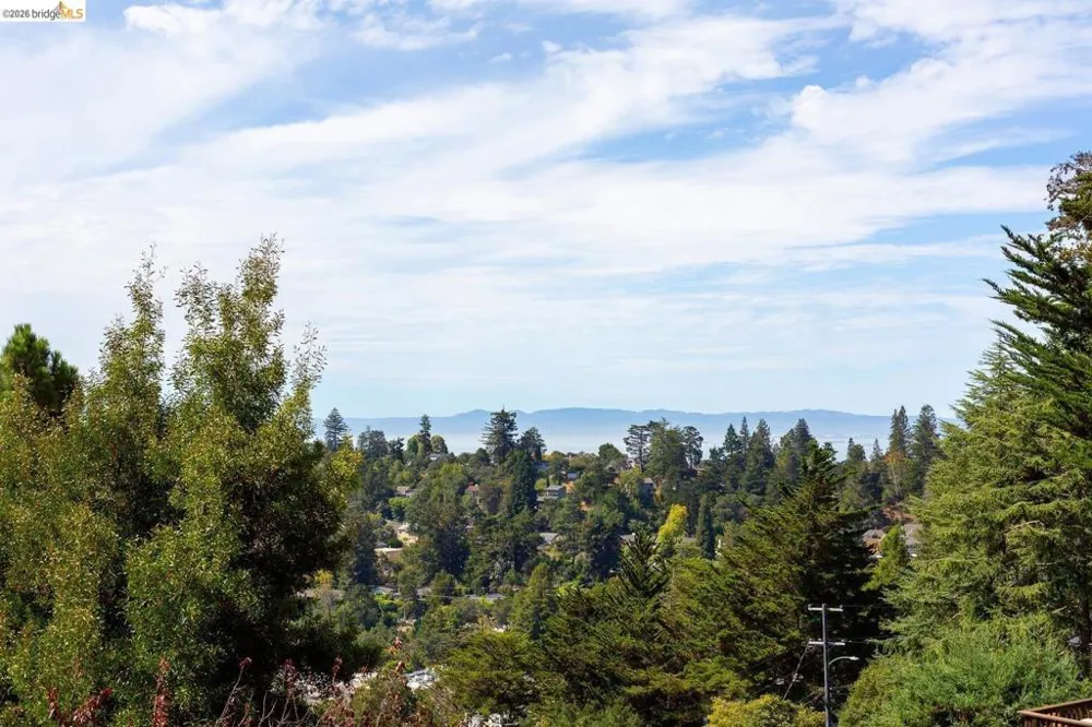 1999 Gaspar DR Oakland, CA 94611